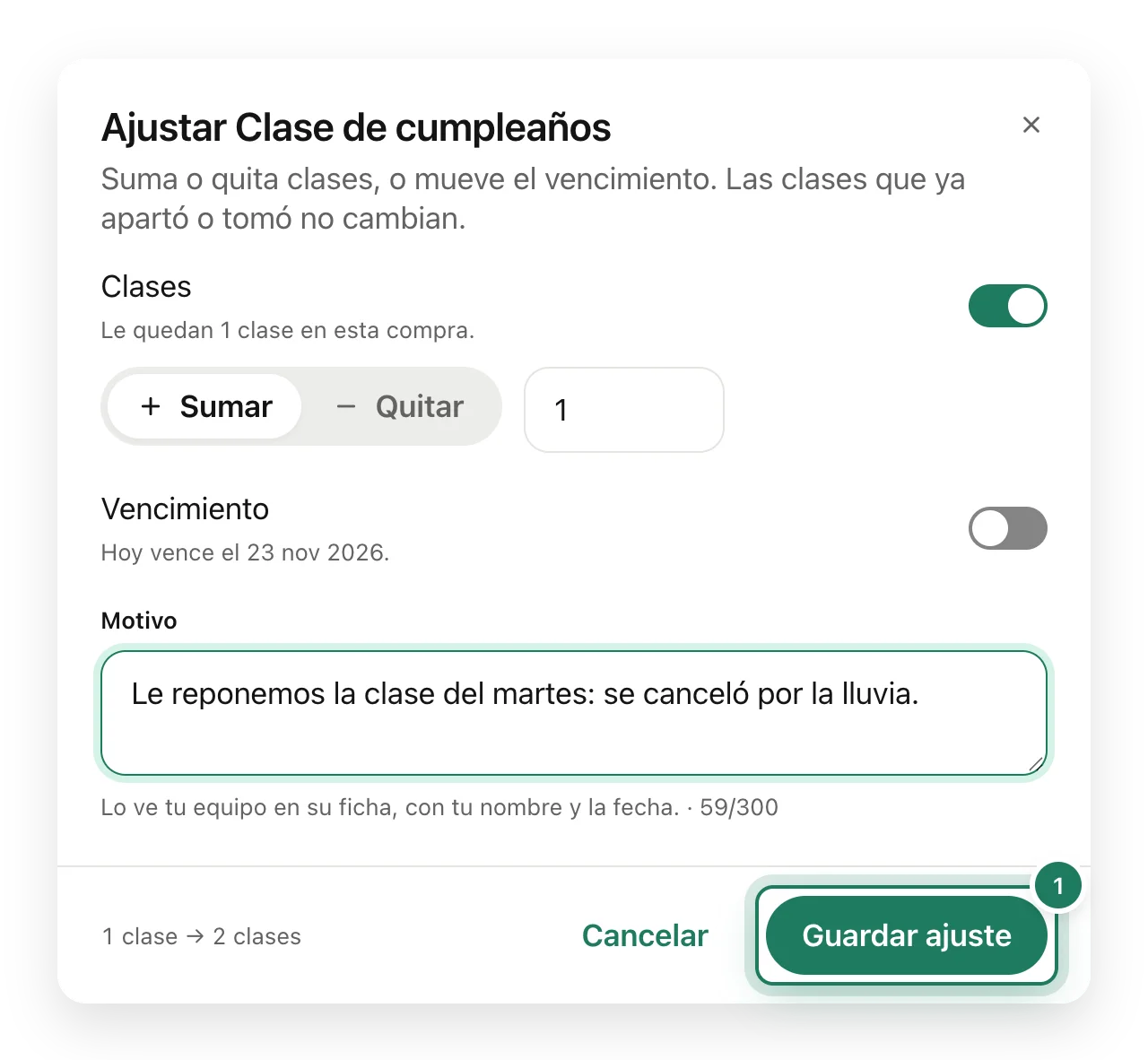 El cuadro Ajustar Paquete 5 clases sumando una clase con el motivo escrito y el botón Guardar ajuste resaltado.