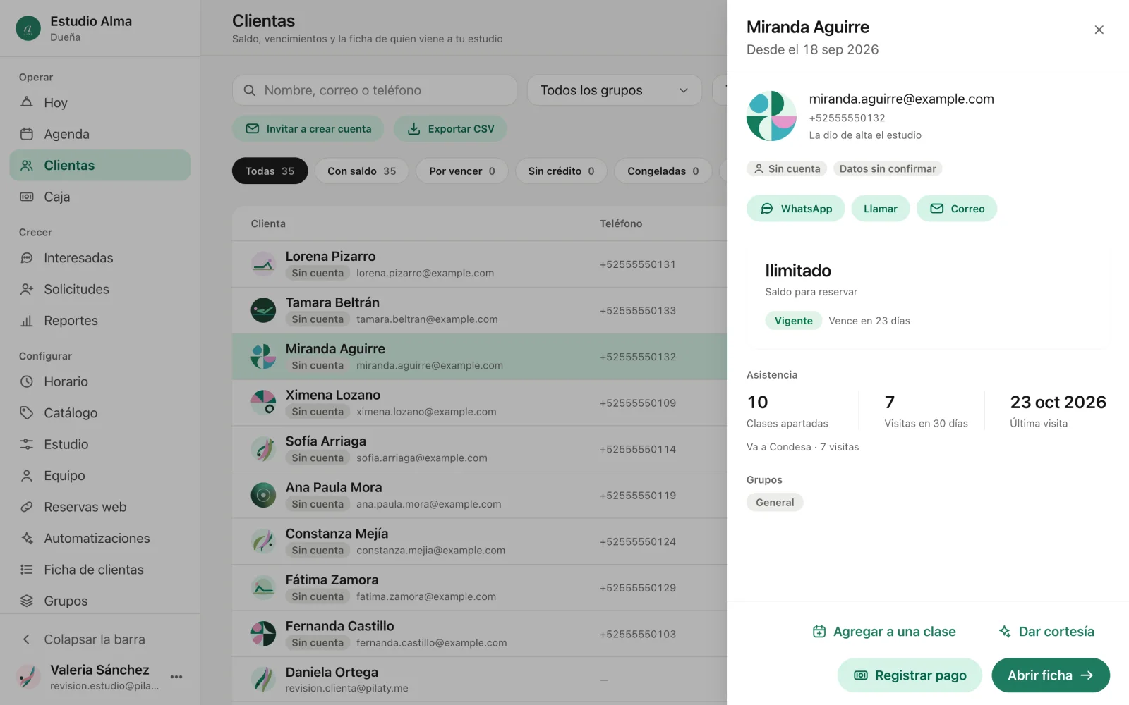 El cajón de una clienta con su saldo, sus visitas y las acciones Agregar a una clase, Dar cortesía y Registrar pago.