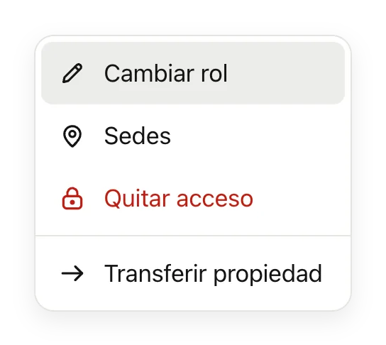El menú de acciones de una instructora con Cambiar rol, Quitar acceso y Transferir propiedad.