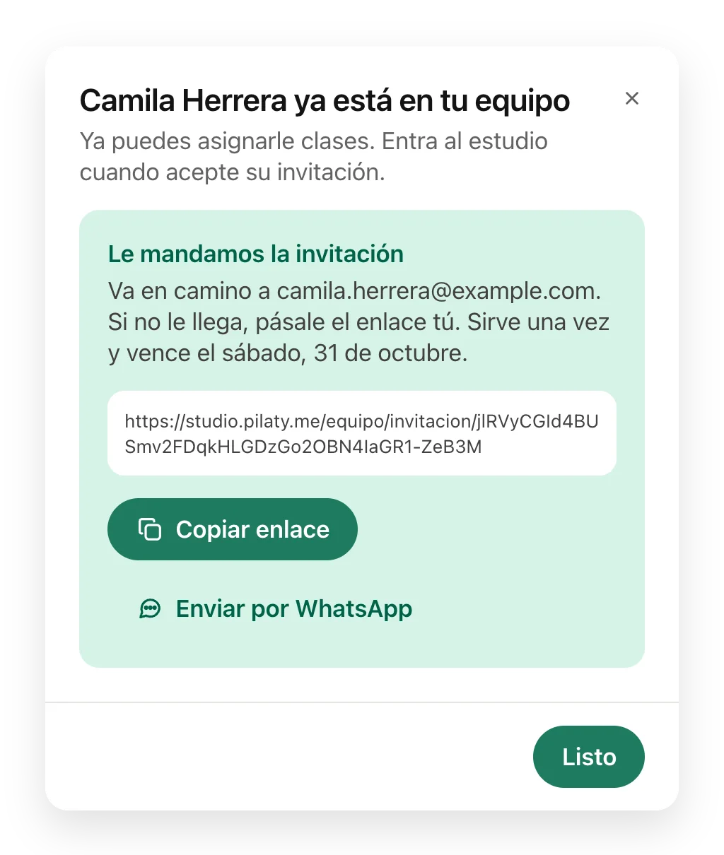 El cuadro que confirma que Camila Herrera ya está en el equipo, con su enlace de invitación, Copiar enlace y Enviar por WhatsApp.