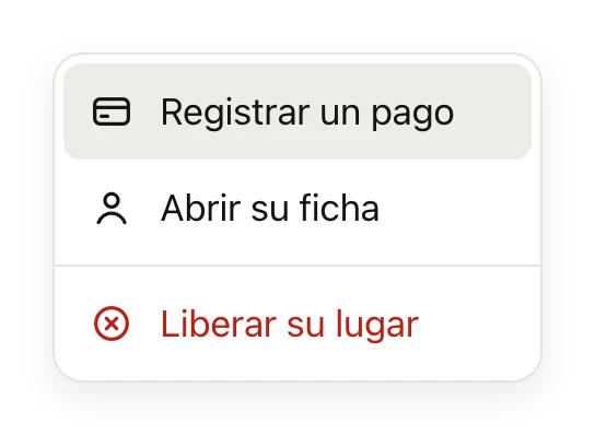 El menú de acciones de una clienta en la lista de la clase con la opción Liberar su lugar.